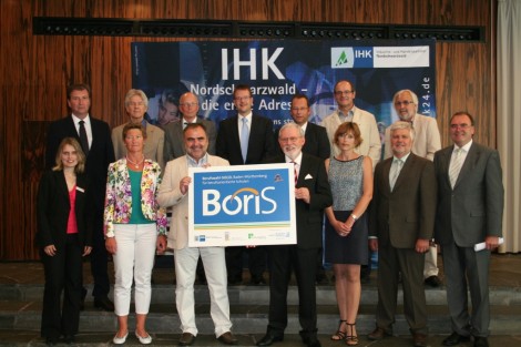Rüdiger Herrscher (vordere Reihe Dritter von links) freut sich über das das begehrte Berufswahlsiegel BoriS.
