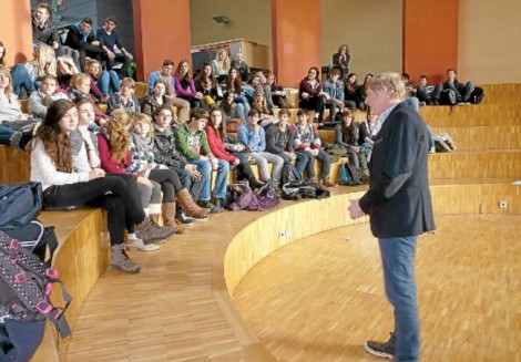 Piet Schaber gab mit einer Stil-Beratung wertvolle Tipps. Foto: Selter-Gehring Foto: Schwarzwälder-Bote