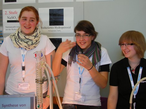3. Platz in der Sparte Chemie: für Claudia Waliczek, Daniela Keppler und Julia Pfrommer (10b)