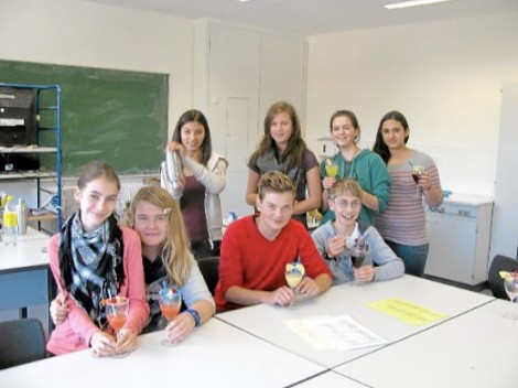 Bei den Drogenprojekttagen lernten die Schüler, wie man gesunde Cocktails mixt, Foto: Werz Foto: Schwarzwälder-Bote